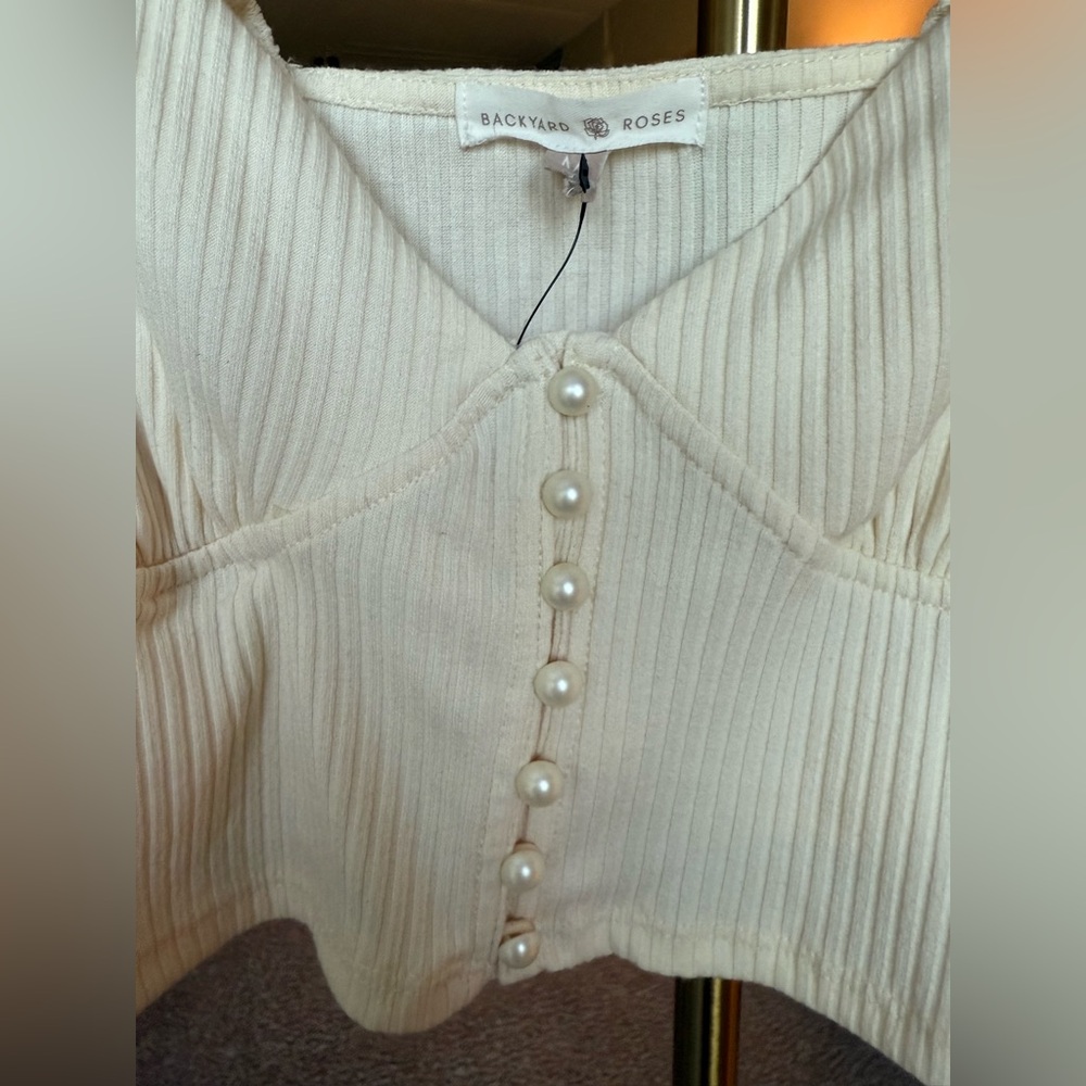 Backyard Roses Cream Ruffle Dacey Top Size Medium NWT - Picture 4 of 7